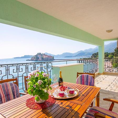 Montesan Luxury Apartment Beach Front Светі-Стефан Екстер'єр фото