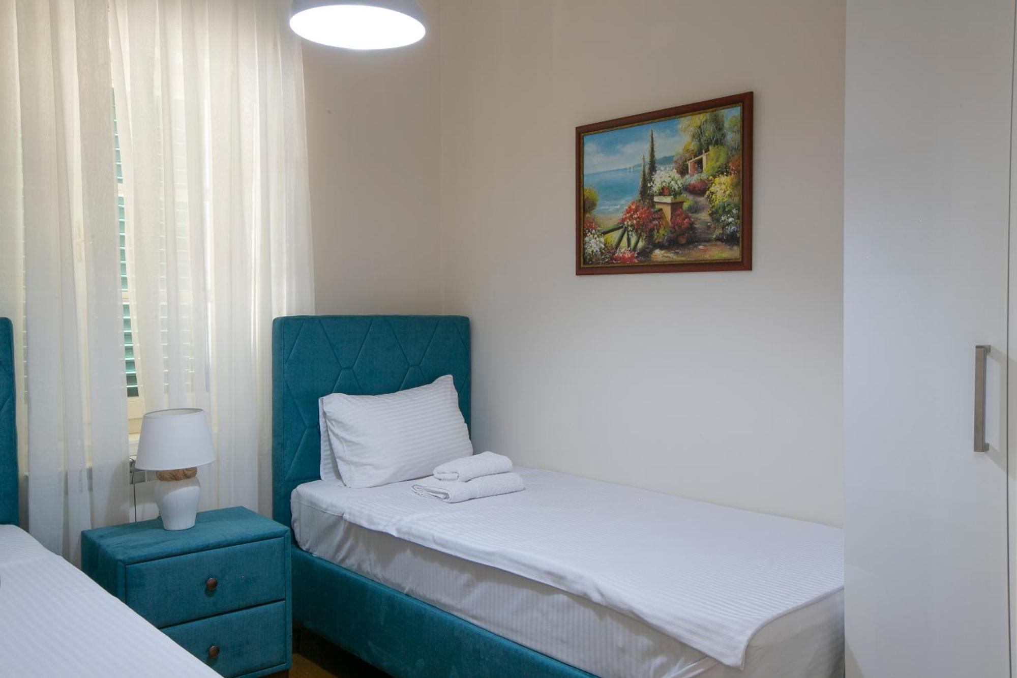 Montesan Luxury Apartment Beach Front Светі-Стефан Екстер'єр фото