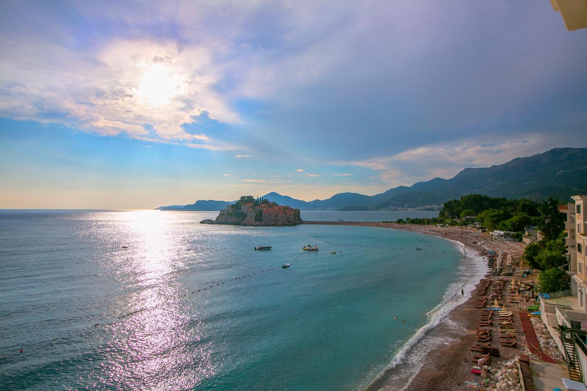 Montesan Luxury Apartment Beach Front Светі-Стефан Екстер'єр фото
