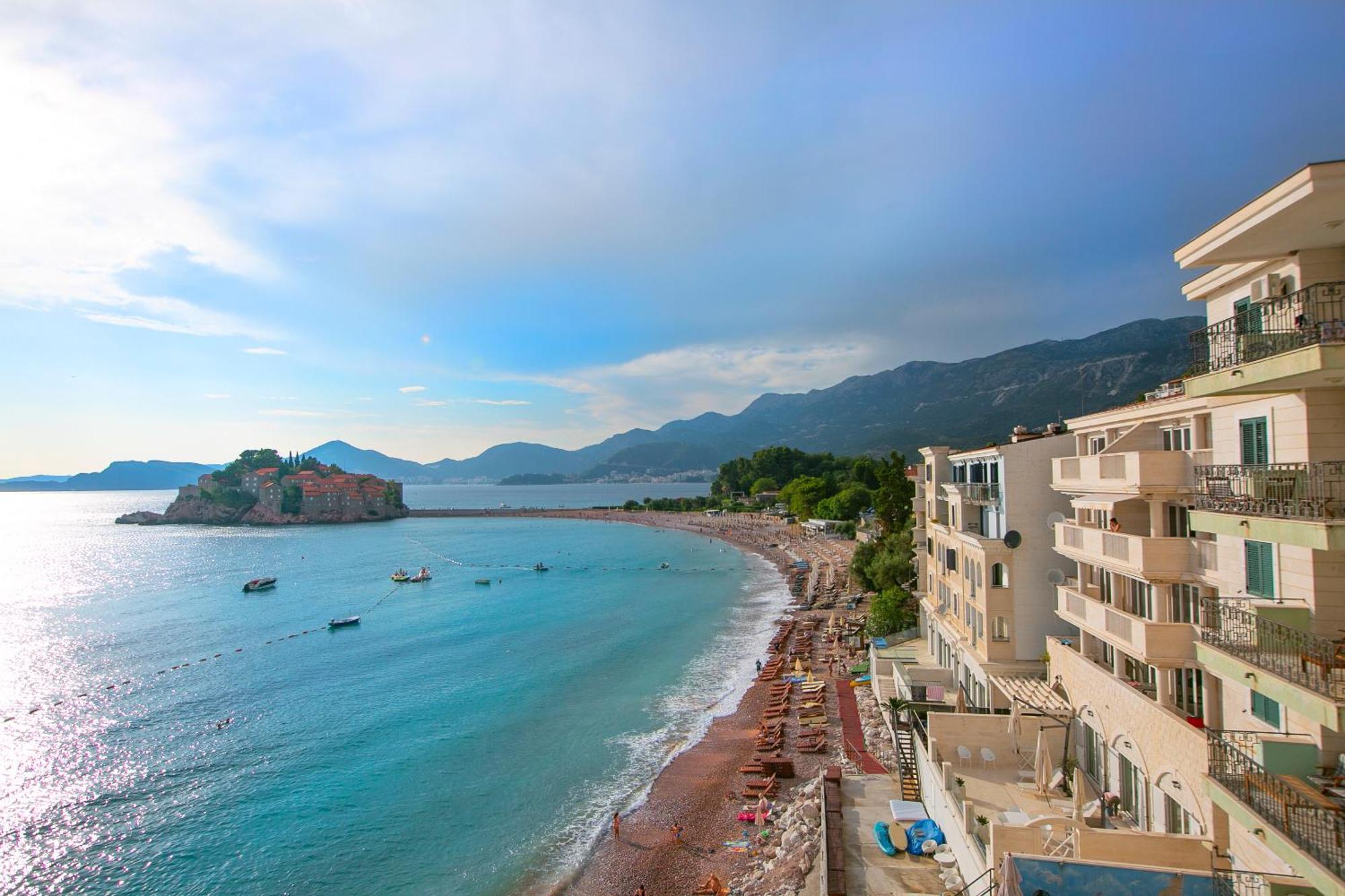 Montesan Luxury Apartment Beach Front Светі-Стефан Екстер'єр фото