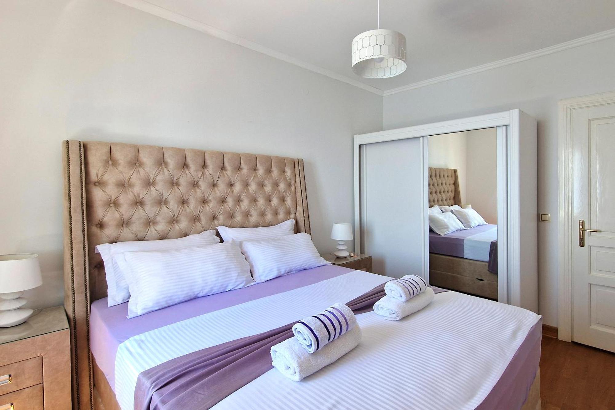 Montesan Luxury Apartment Beach Front Светі-Стефан Екстер'єр фото
